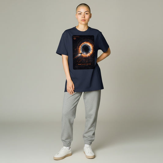 Dunkelblaues Baumwoll-T-Shirt von Hustler Design mit einem Sci-Fi-Aufdruck eines Raumschiffs, das in einen Warp-Tunnel fliegt.